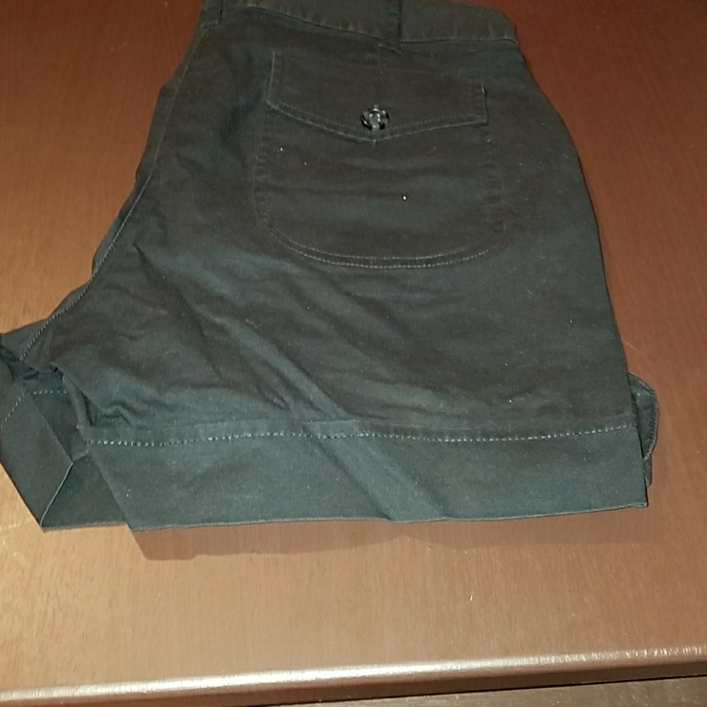 Shorts - Picture 2 of 3